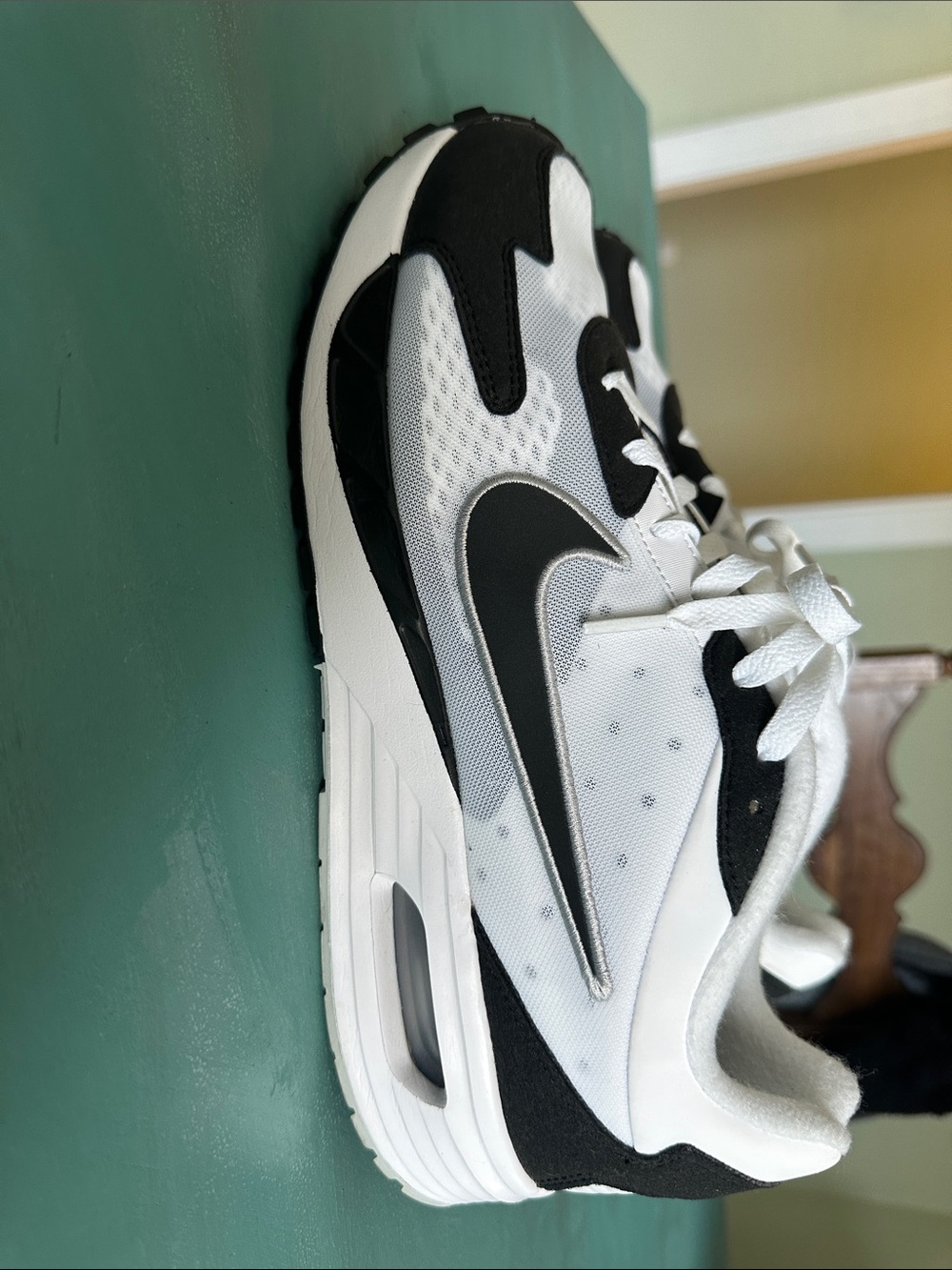 Nike Black and White air max Sneakers men’s size 11.5